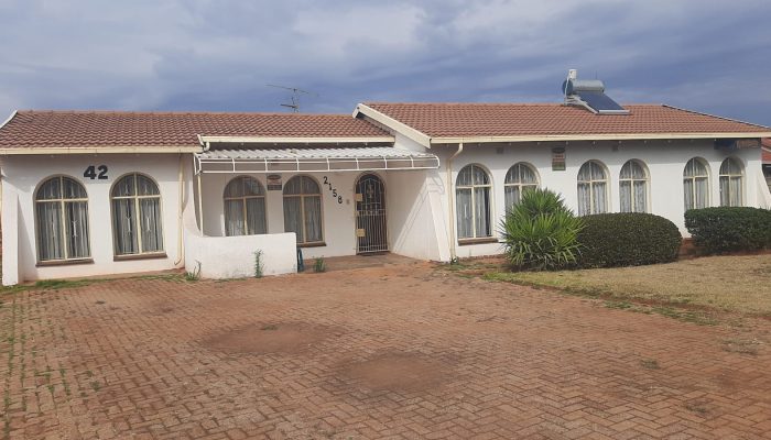 Corner house in Lenasia South ext1