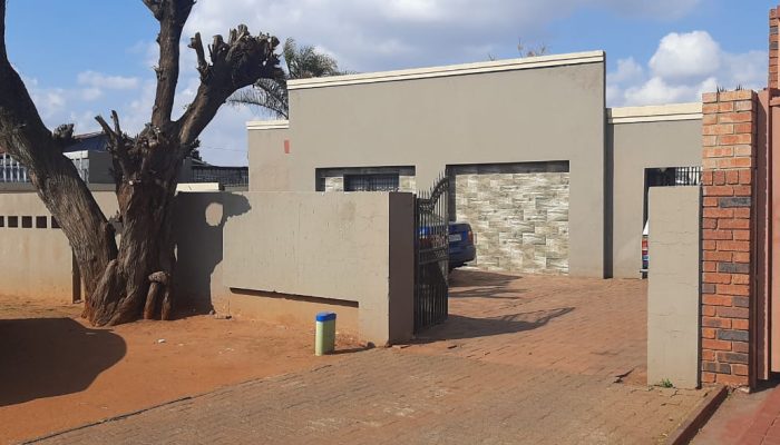 house in Lenasia ext5